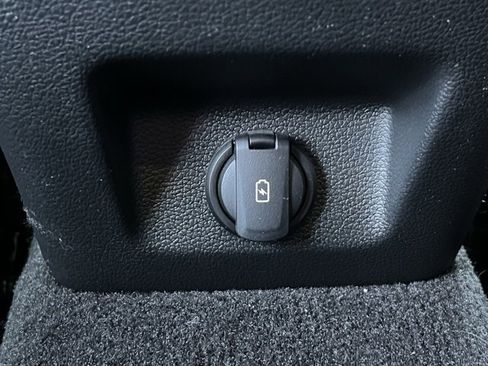 Used 2023 Genesis G70 3.3T w/ Sport Advanced Package image 24