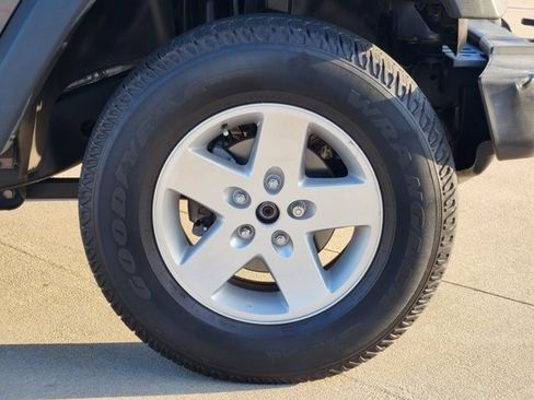 Used 2016 Jeep Wrangler Unlimited Sport w/ Connectivity Group image 10