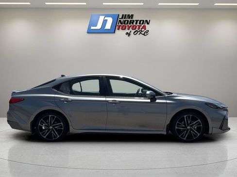 Used 2025 Toyota Camry XSE FWD image 4