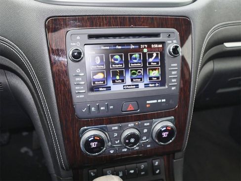 Used 2017 Chevrolet Traverse LT image 23