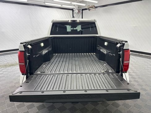 Used 2025 Toyota Tacoma TRD Off-Road AWD/4WD image 18