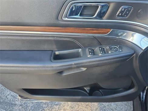Used 2016 Ford Explorer Limited image 16