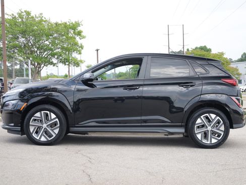 Used 2023 Hyundai Kona SEL FWD image 2