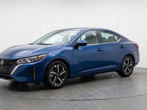 Used 2025 Nissan Sentra SV image 3