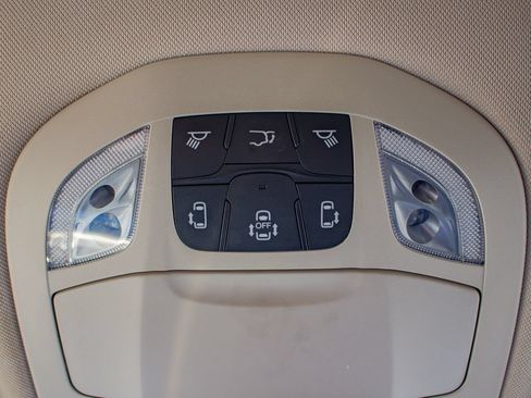 Used 2023 Chrysler Pacifica Touring-L FWD image 30