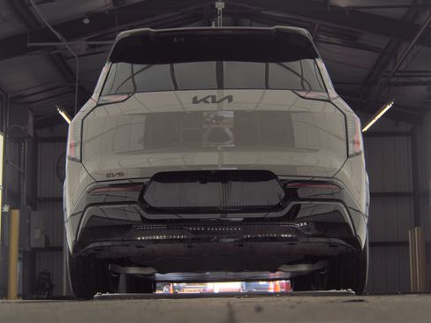 Used 2026 Kia EV9 Land w/ Nightfall Edition Package image 7