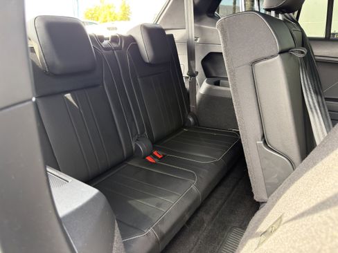 Used 2023 Volkswagen Tiguan SE R-Line image 14