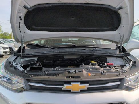 Used 2020 Chevrolet Trax LT w/ LT Convenience Package image 21