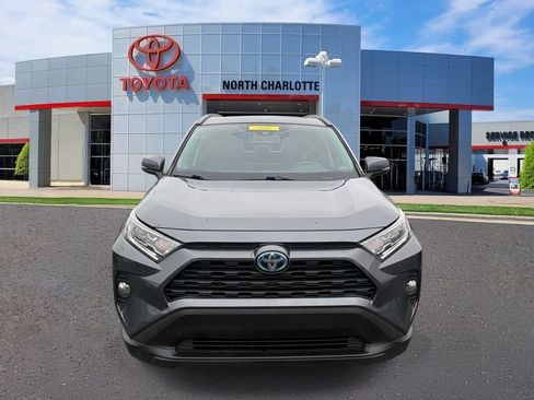 Used 2020 Toyota RAV4 XLE w/ Convenience Package AWD/4WD image 3