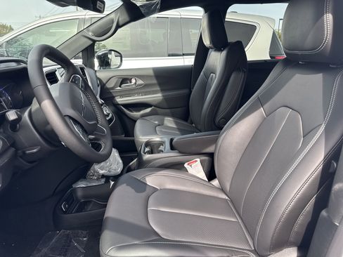 New 2026 Chrysler Voyager LX image 15