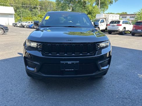 New 2025 Jeep Grand Cherokee Altitude image 10