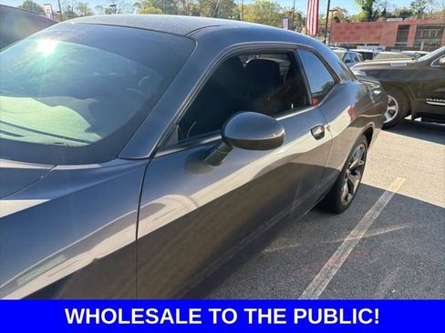 Used 2017 Dodge Challenger SXT image 4