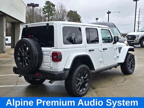 Used 2025 Jeep Wrangler Unlimited Sahara image 5