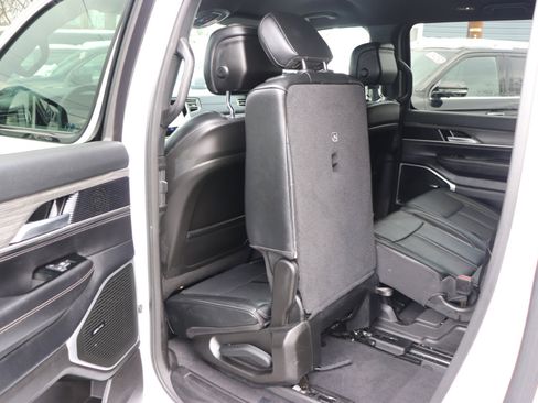 Used 2024 Jeep Wagoneer L Series II w/ Flexible Seating Group image 28