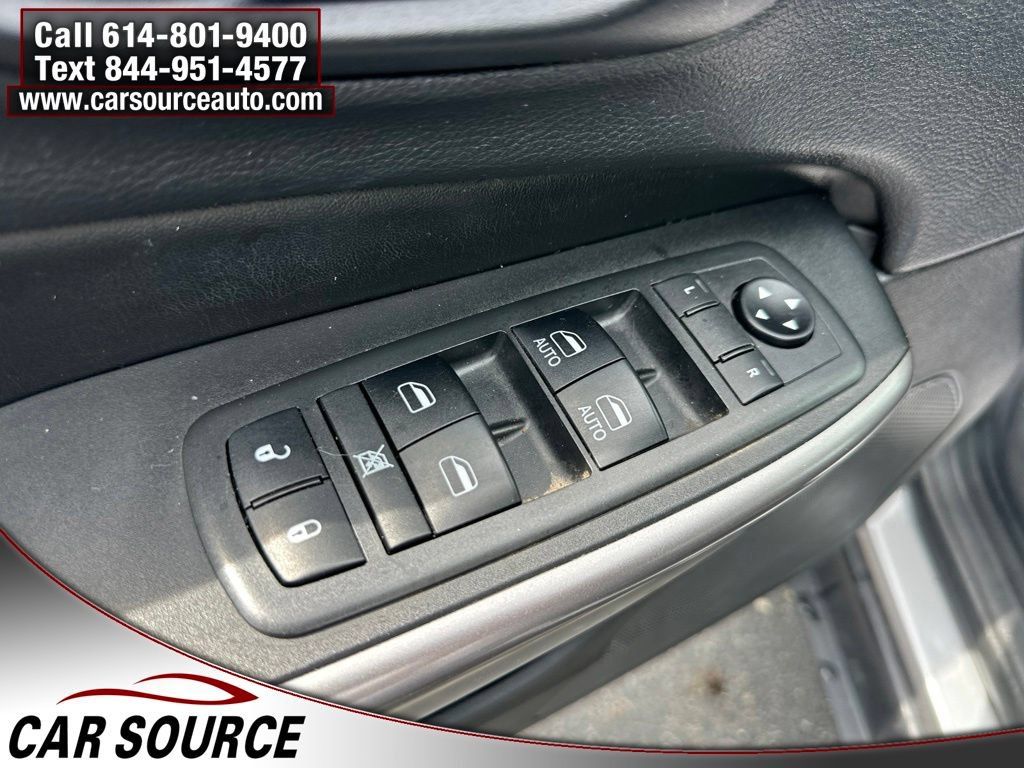 Used 2019 Jeep Cherokee Latitude Plus w/ Cold Weather Group AWD/4WD image 11
