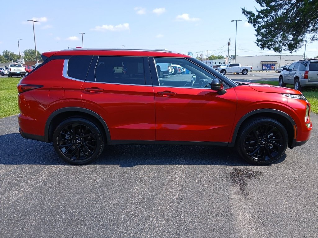 Used 2024 Mitsubishi Outlander SE Black Edition AWD/4WD image 2