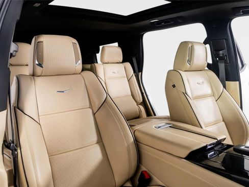 Used 2023 Cadillac Escalade Premium Luxury image 31