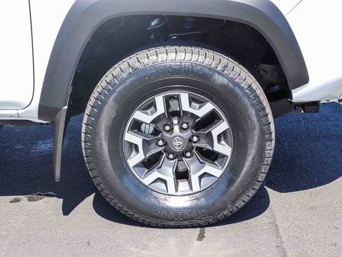 Certified 2023 Toyota Tacoma TRD Off-Road AWD/4WD image 11
