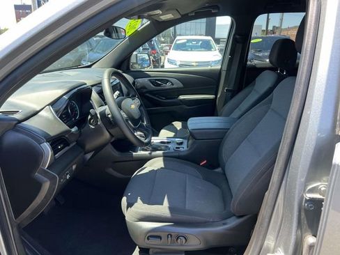Used 2023 Chevrolet Traverse LT FWD image 17