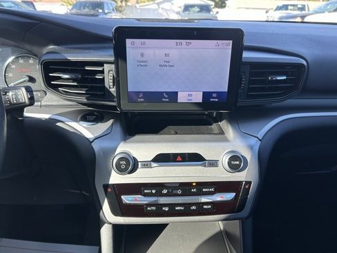 Used 2022 Ford Explorer XLT image 24