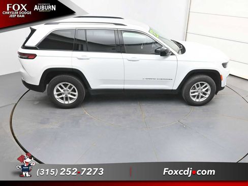 Used 2023 Jeep Grand Cherokee Laredo w/ Luxury Tech Group I AWD/4WD image 32