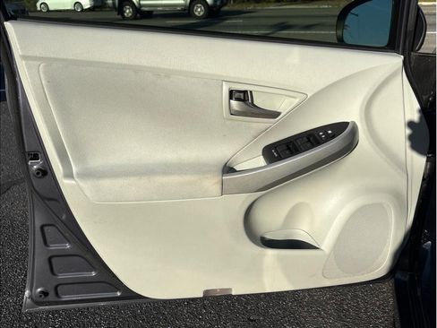 Used 2015 Toyota Prius Three image 8