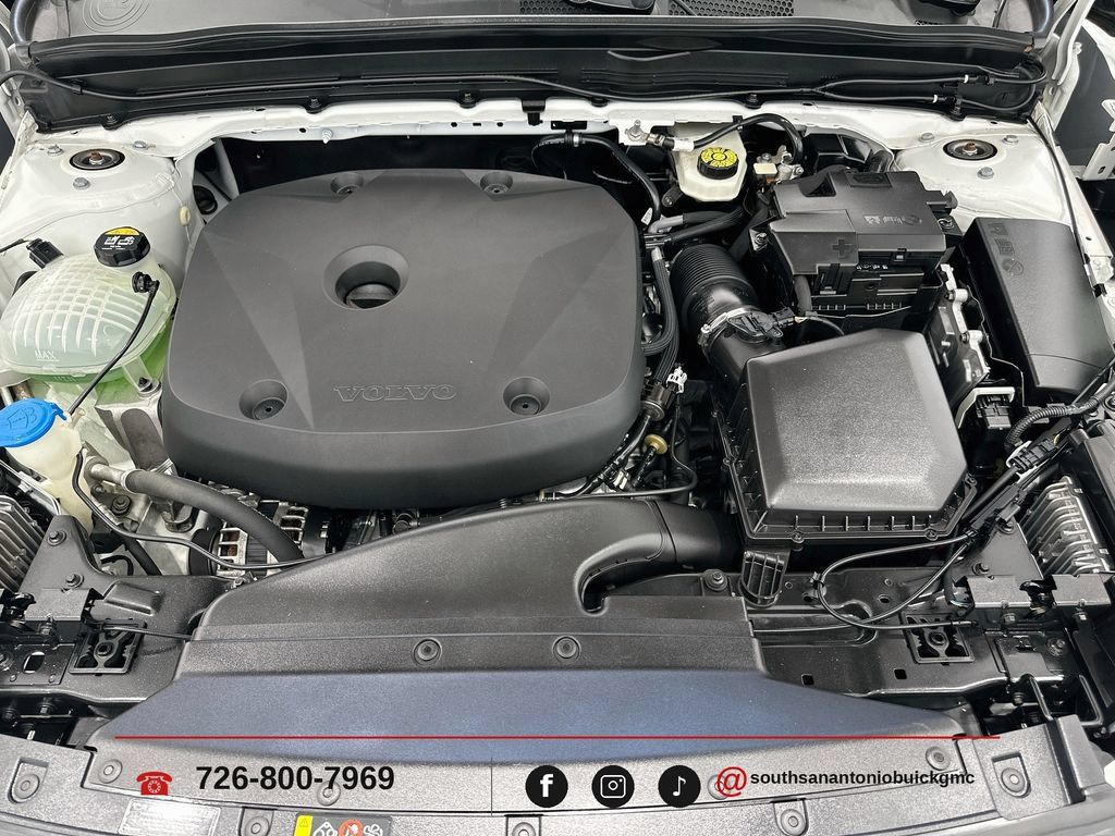 Used 2022 Volvo XC40 T5 R-Design w/ Advanced Package AWD/4WD image 30