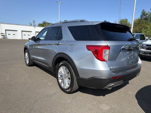 Used 2024 Ford Explorer Limited w/ Equipment Group 301A AWD/4WD image 3