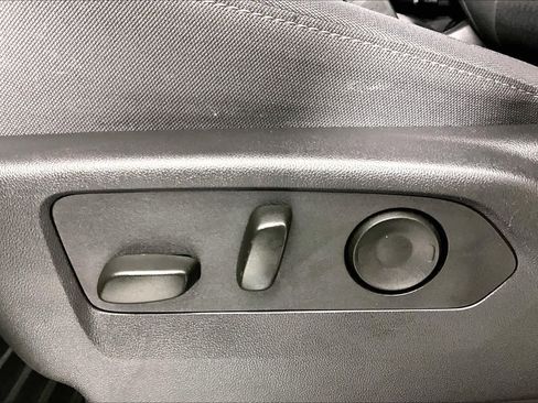 Certified 2025 Chevrolet Silverado 1500 Custom image 32