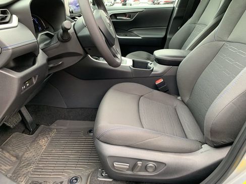 New 2025 Toyota RAV4 SE image 10