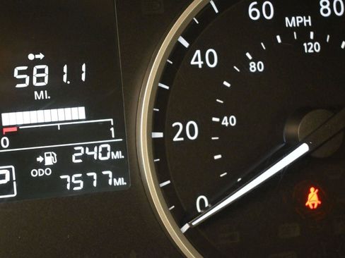 Used 2023 Nissan Kicks S image 3