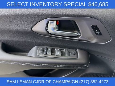 New 2026 Chrysler Pacifica Select w/ S Appearance Package image 17