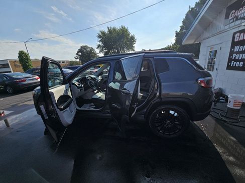 Used 2019 Jeep Compass Latitude w/ Cold Weather Group FWD image 23