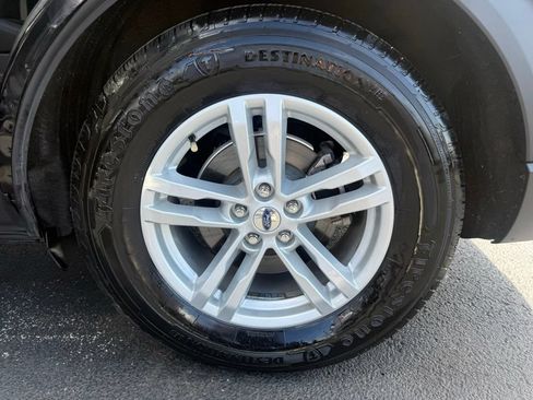 Certified 2021 Ford Explorer XLT RWD image 32