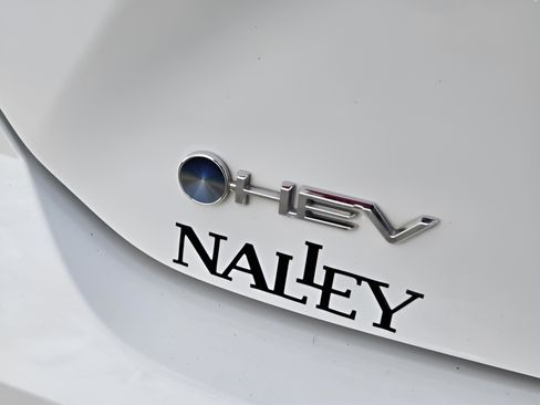 Used 2025 Toyota Camry LE image 31