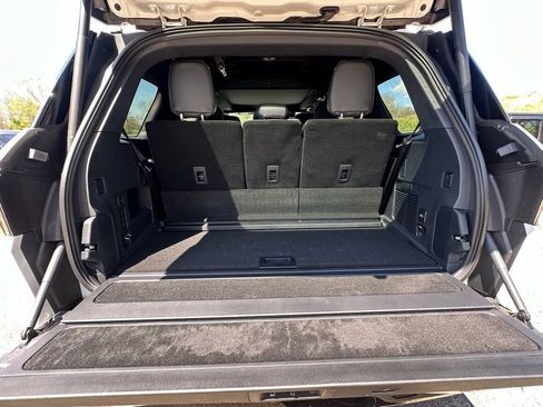 New 2026 Lincoln Navigator Reserve w/ Jet Appearance Package AWD/4WD image 26
