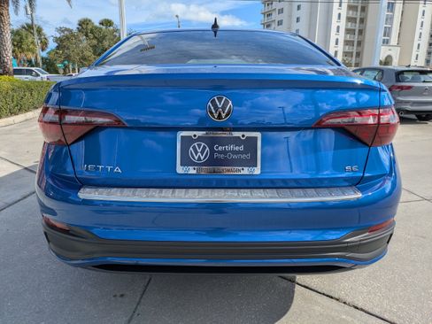 Certified 2023 Volkswagen Jetta SE image 5