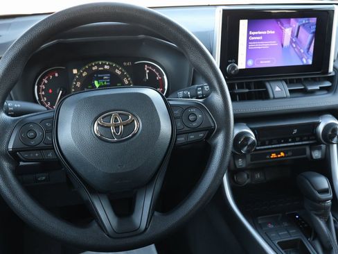 Used 2025 Toyota RAV4 XLE image 16