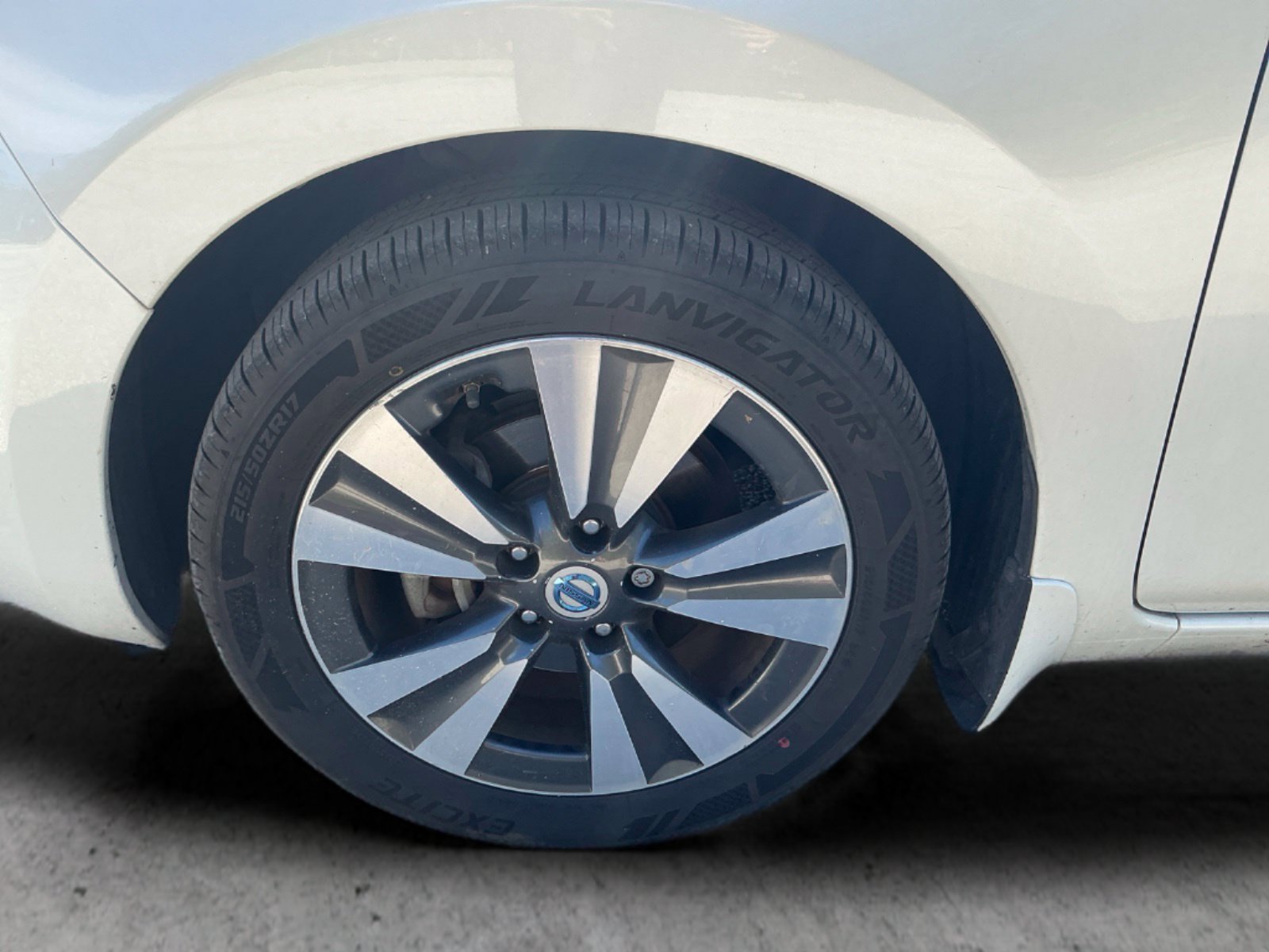 Used 2013 Nissan Leaf SL w/ Premium Pkg FWD image 18