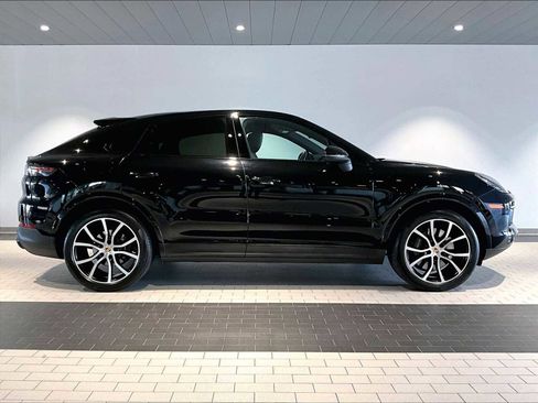 Used 2023 Porsche Cayenne Platinum Edition image 11