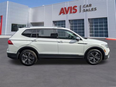 Used 2024 Volkswagen Tiguan SE image 5