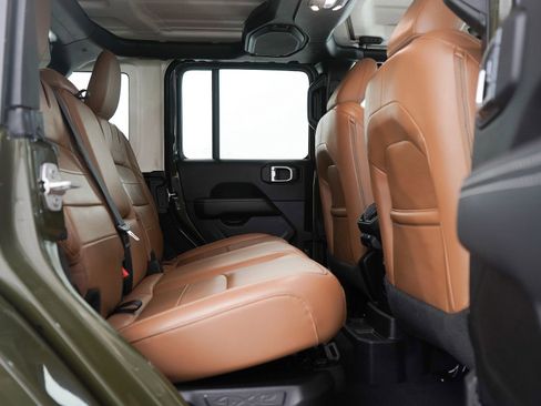 Used 2022 Jeep Wrangler Unlimited Sahara w/ Cold Weather Group image 12