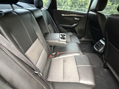 Used 2017 Chevrolet Impala LT FWD image 18