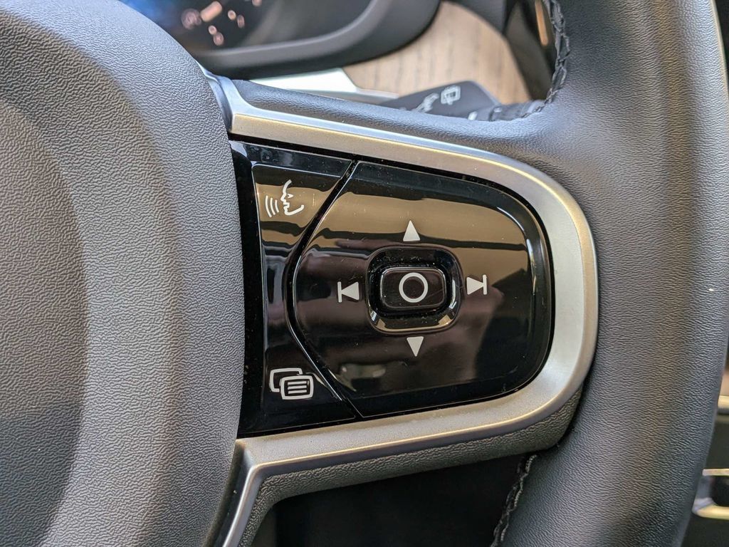 Certified 2026 Volvo XC60 B5 Plus AWD/4WD image 28