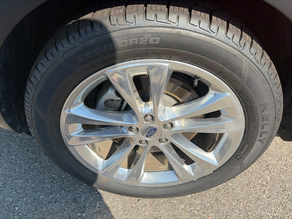 Used 2018 Ford Explorer Limited w/ Equipment Group 301A FWD image 9