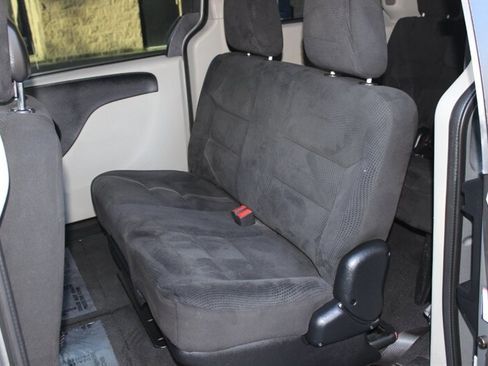 Used 2016 Dodge Grand Caravan American Value Package image 12