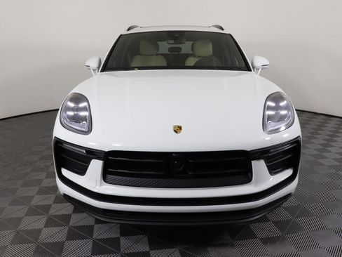Used 2025 Porsche Macan image 14