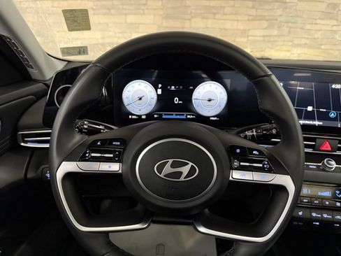 Used 2025 Hyundai Elantra SEL image 15