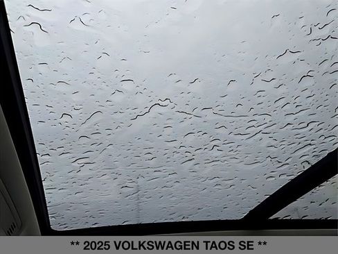 Used 2025 Volkswagen Taos SE w/ Panoramic Sunroof Package AWD/4WD image 30