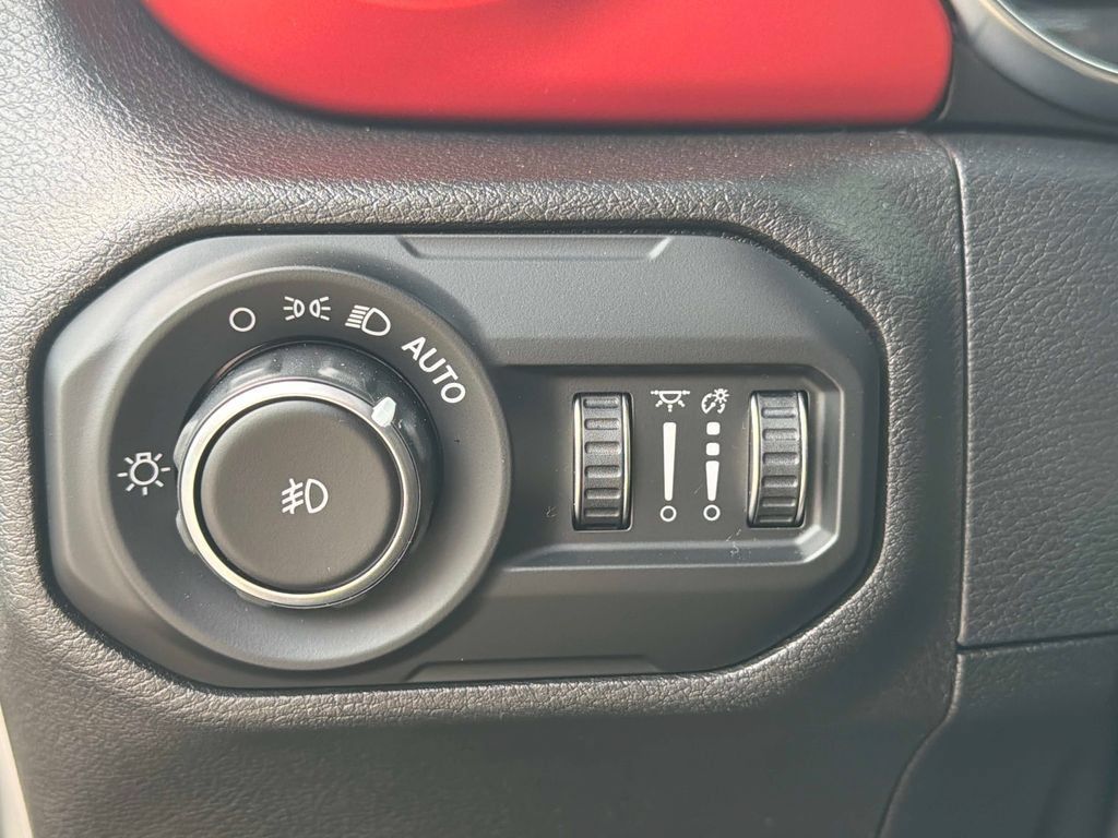 Used 2021 Jeep Wrangler Unlimited Rubicon AWD/4WD image 30